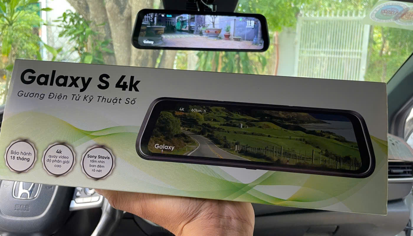 Galaxy S4K lắp đặt trên xe
