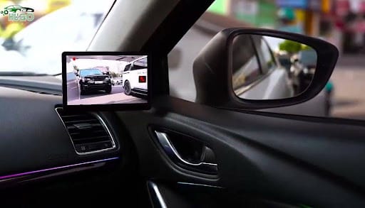 So sánh góc quan sát rộng của gương Toshi và gương chiếu hậu zin nguyên bản.