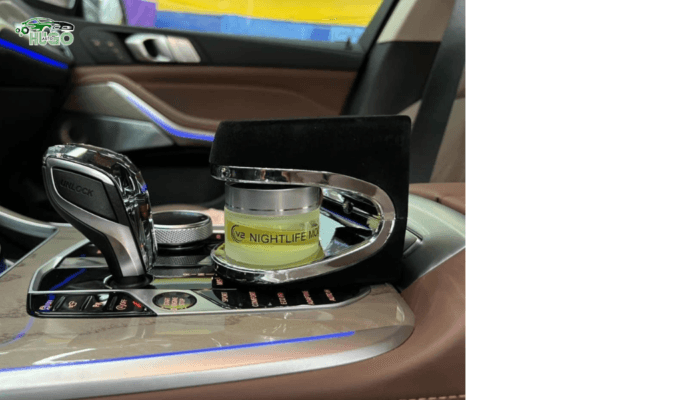Bộ khuếch tán nước hoa Air Balance cao cấp giúp khử mùi xe hiệu quả, lan tỏa hương thơm sang trọng, mang lại không gian trong lành và đẳng cấp cho ô tô.