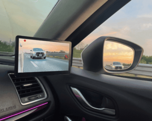 Gương Toshi hiển thị hình ảnh từ camera giúp quan sát xe phía sau