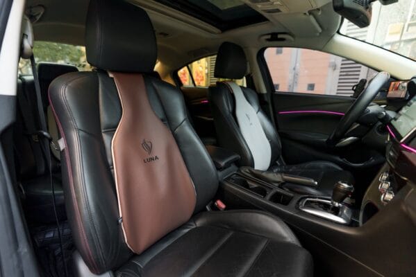 Tư thế ngồi lái xe chuẩn chữ S với Tựa lưng Luna tại Hugo Auto Thủ Đức.