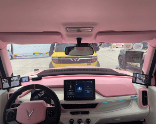 Nội thất xe điện VinFast với màn hình trung tâm hiện đại và thiết kế cabin tối giản